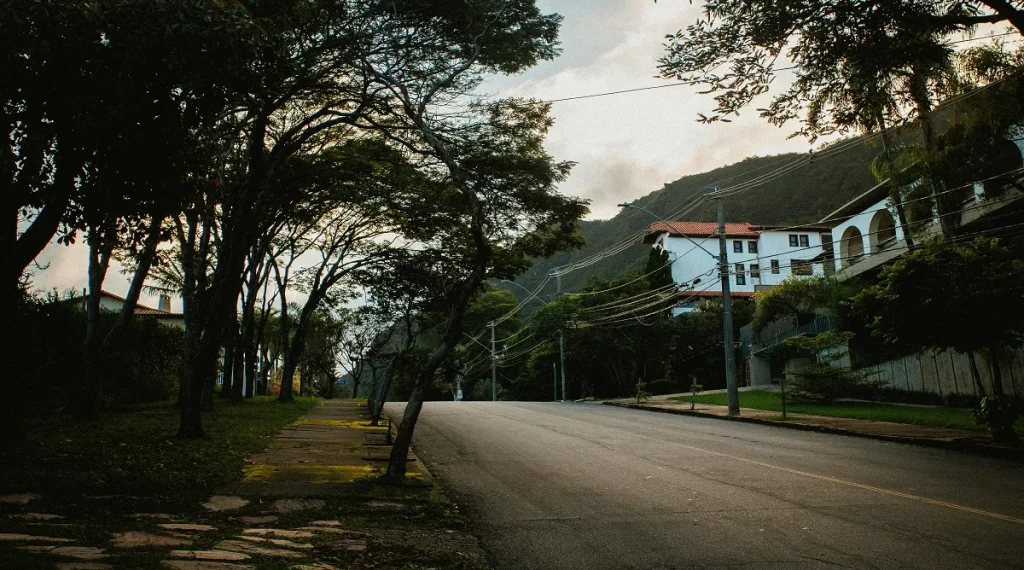 Evening cooling feeling weaker in a built neighborhood after a hot day