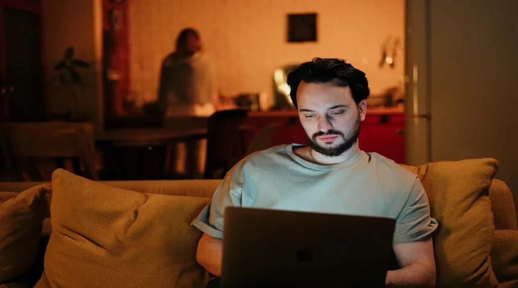 Peak hour energy use tracked through home energy information during busy evening routines