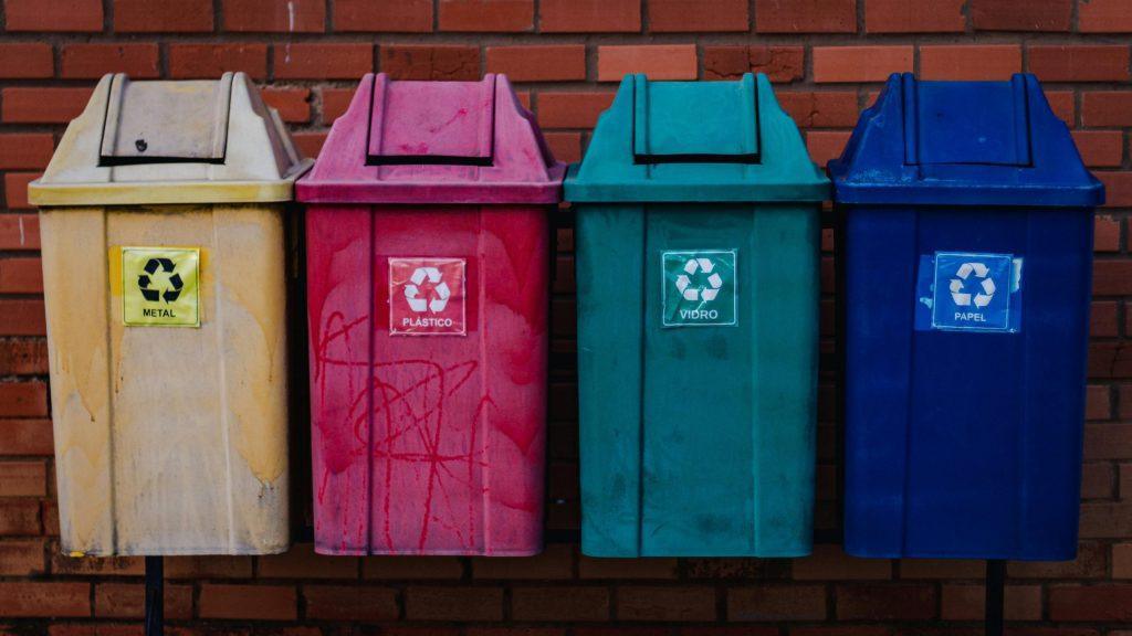 Sorting waste at home with a simple kitchen bin system for recycling and trash
