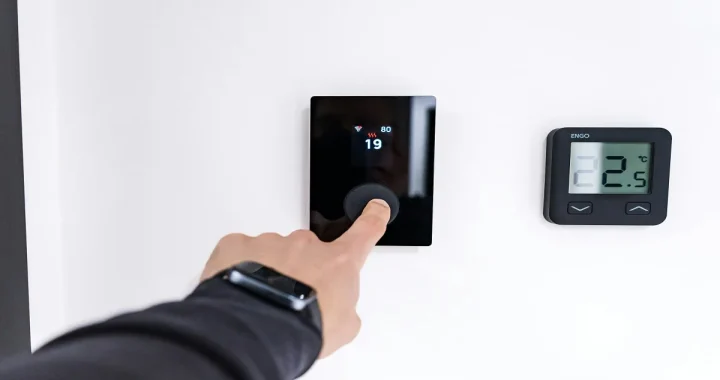 Peak hour energy use affected by home thermostat settings during busy household hours