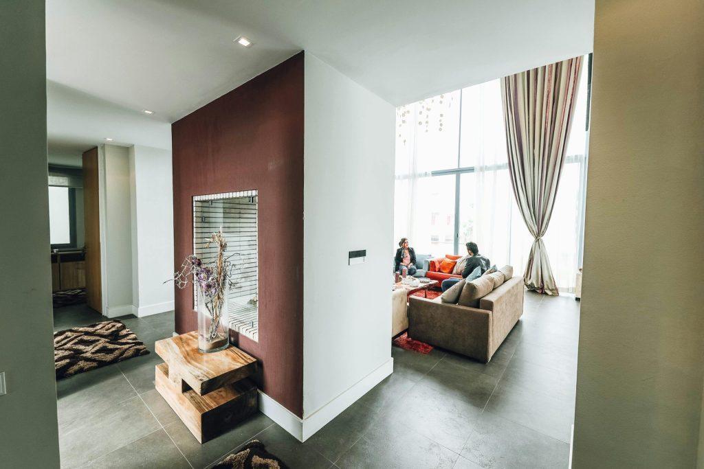 Everyday home habits that waste energy and resources inside a modern living space