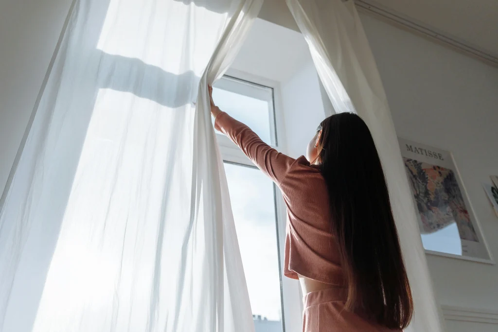 Warm spring starts influencing home ventilation and everyday seasonal routines indoors