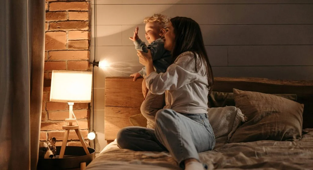 Humid evenings affecting evening home comfort in a bedroom that feels warmer than the thermostat suggests